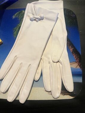 Vintage Italian, leather White Women's Dress Gloves